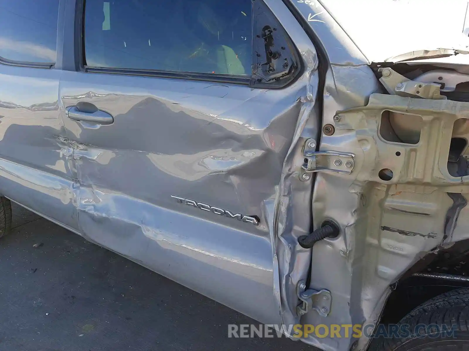 9 Photograph of a damaged car 5TFAZ5CN5MX097126 TOYOTA TACOMA 2021