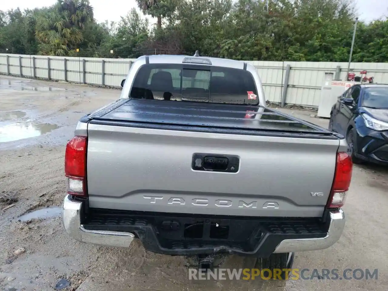 9 Photograph of a damaged car 5TFAZ5CN5MX098146 TOYOTA TACOMA 2021