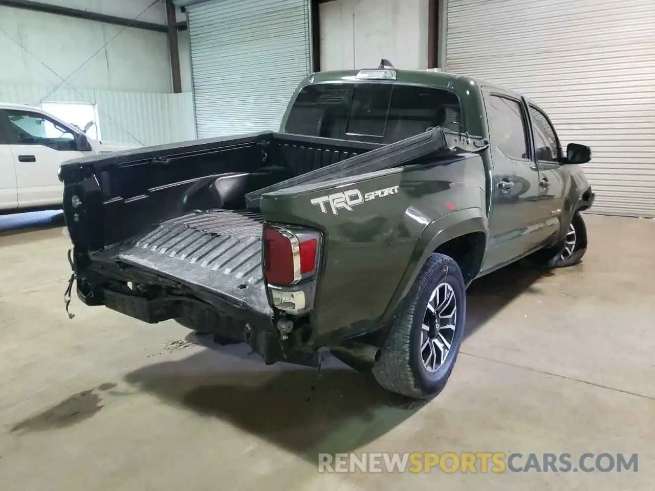 4 Photograph of a damaged car 5TFAZ5CN5MX105502 TOYOTA TACOMA 2021