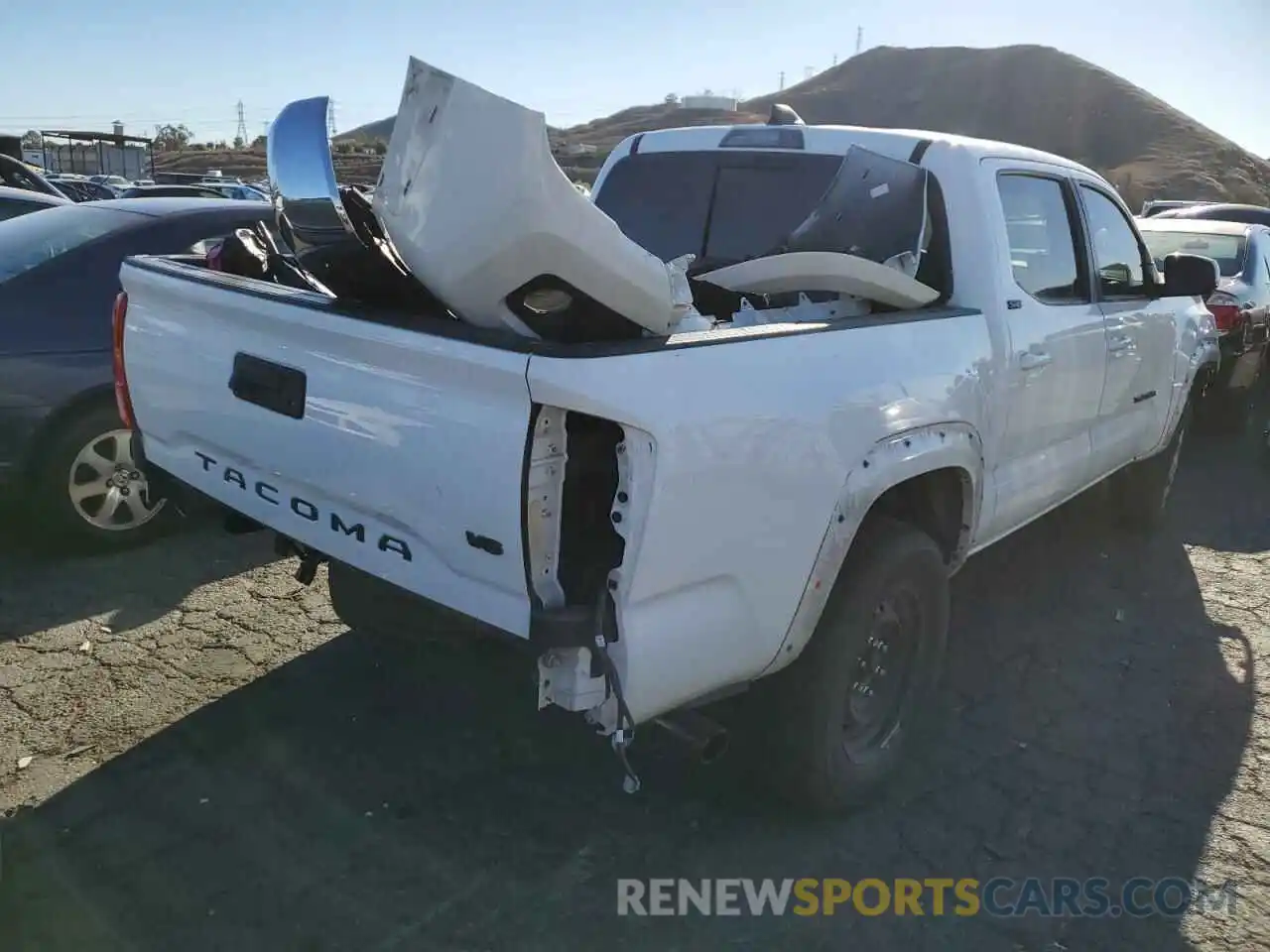 4 Photograph of a damaged car 5TFAZ5CN5MX105905 TOYOTA TACOMA 2021