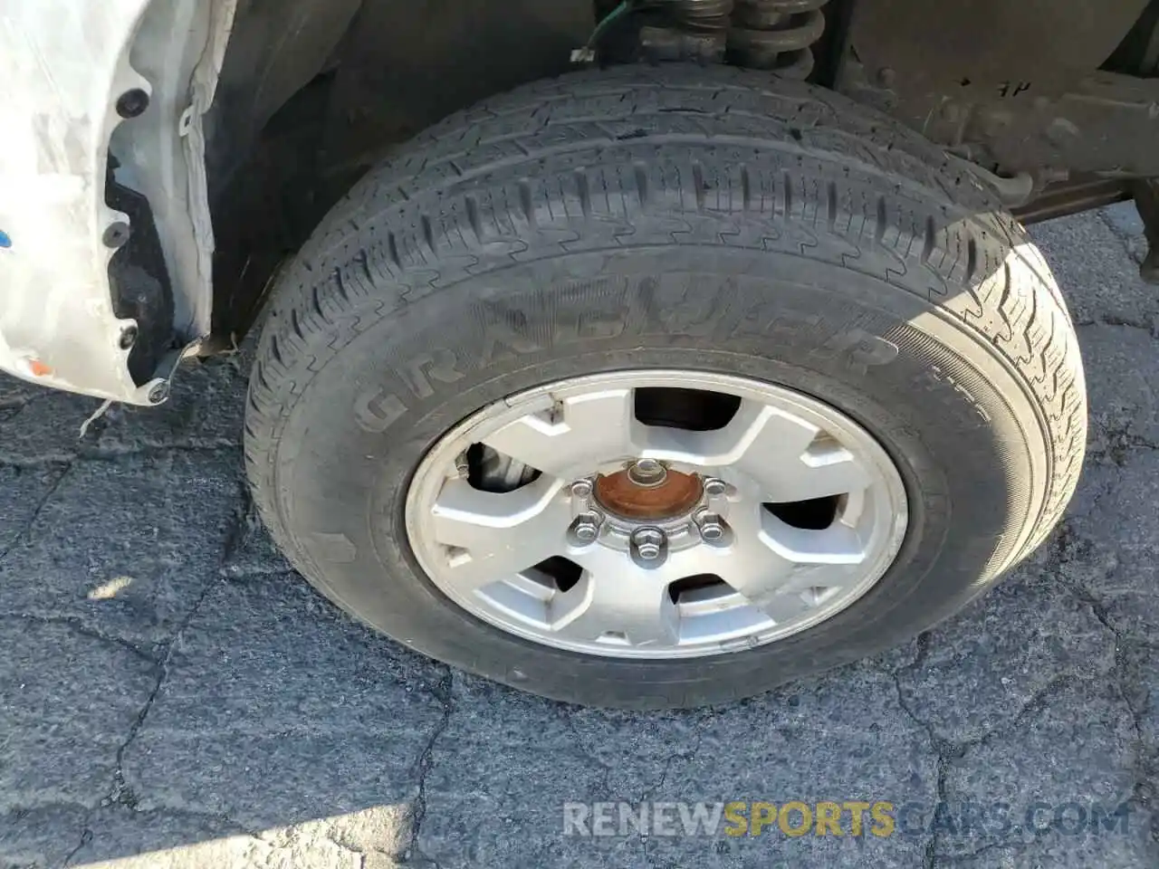 9 Photograph of a damaged car 5TFAZ5CN5MX105905 TOYOTA TACOMA 2021