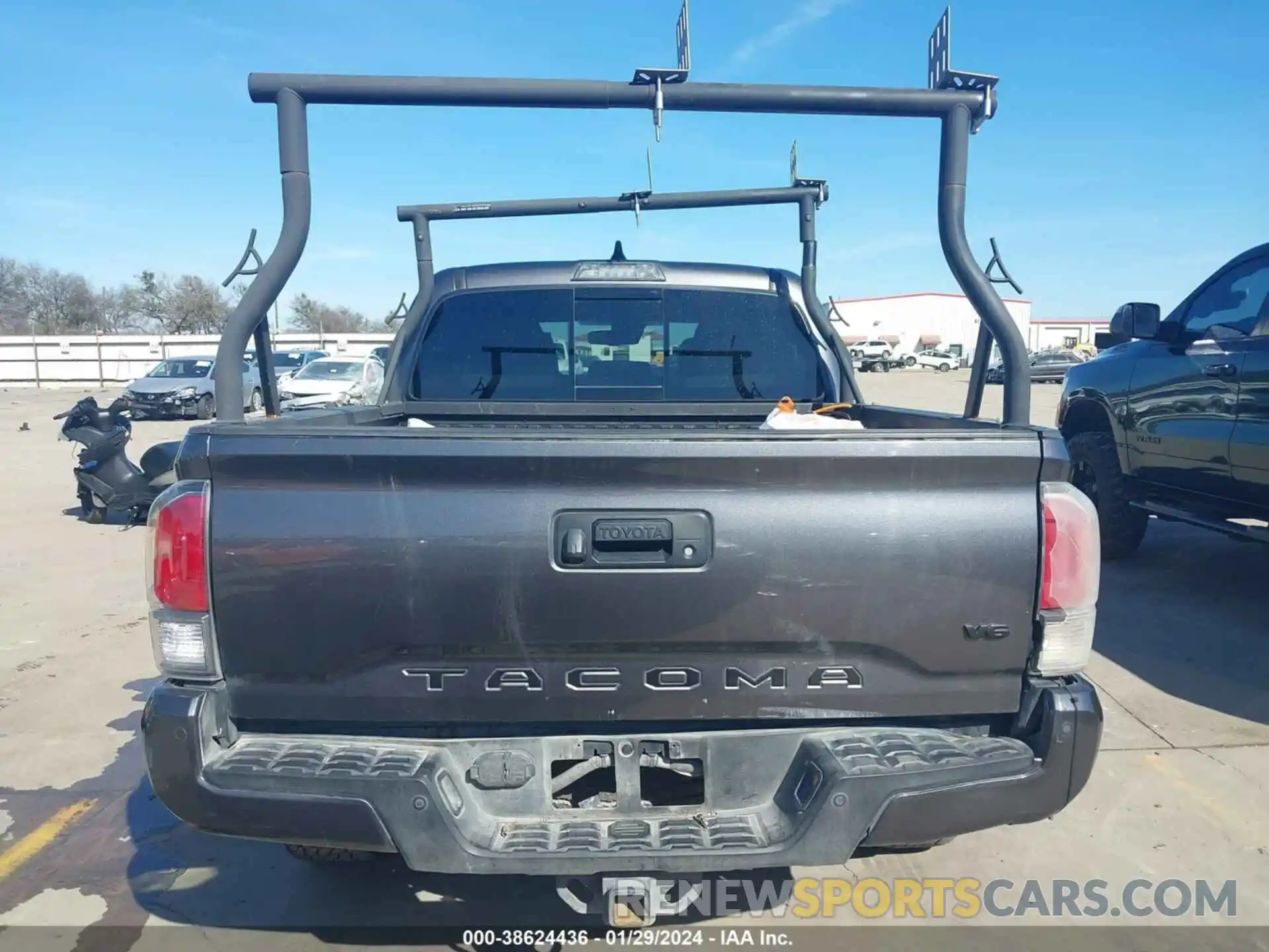 17 Photograph of a damaged car 5TFAZ5CN5MX110862 TOYOTA TACOMA 2021