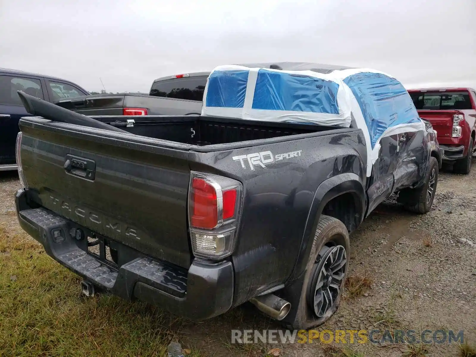 4 Photograph of a damaged car 5TFAZ5CN6MX101149 TOYOTA TACOMA 2021