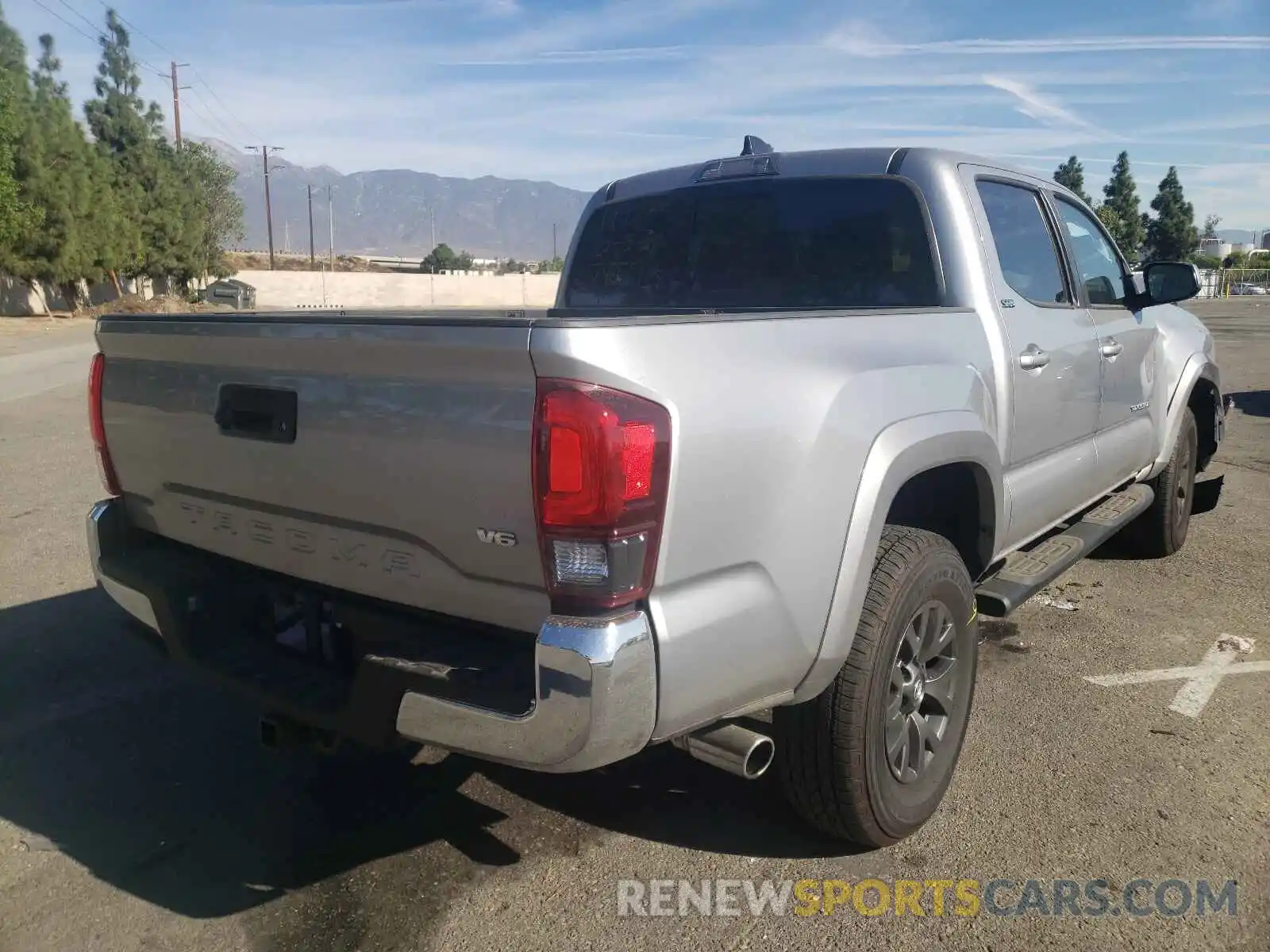 4 Photograph of a damaged car 5TFAZ5CN6MX117495 TOYOTA TACOMA 2021