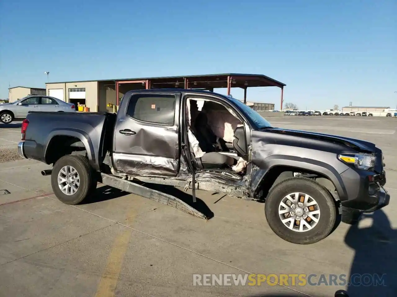 9 Photograph of a damaged car 5TFAZ5CN7JX062678 TOYOTA TACOMA 2021