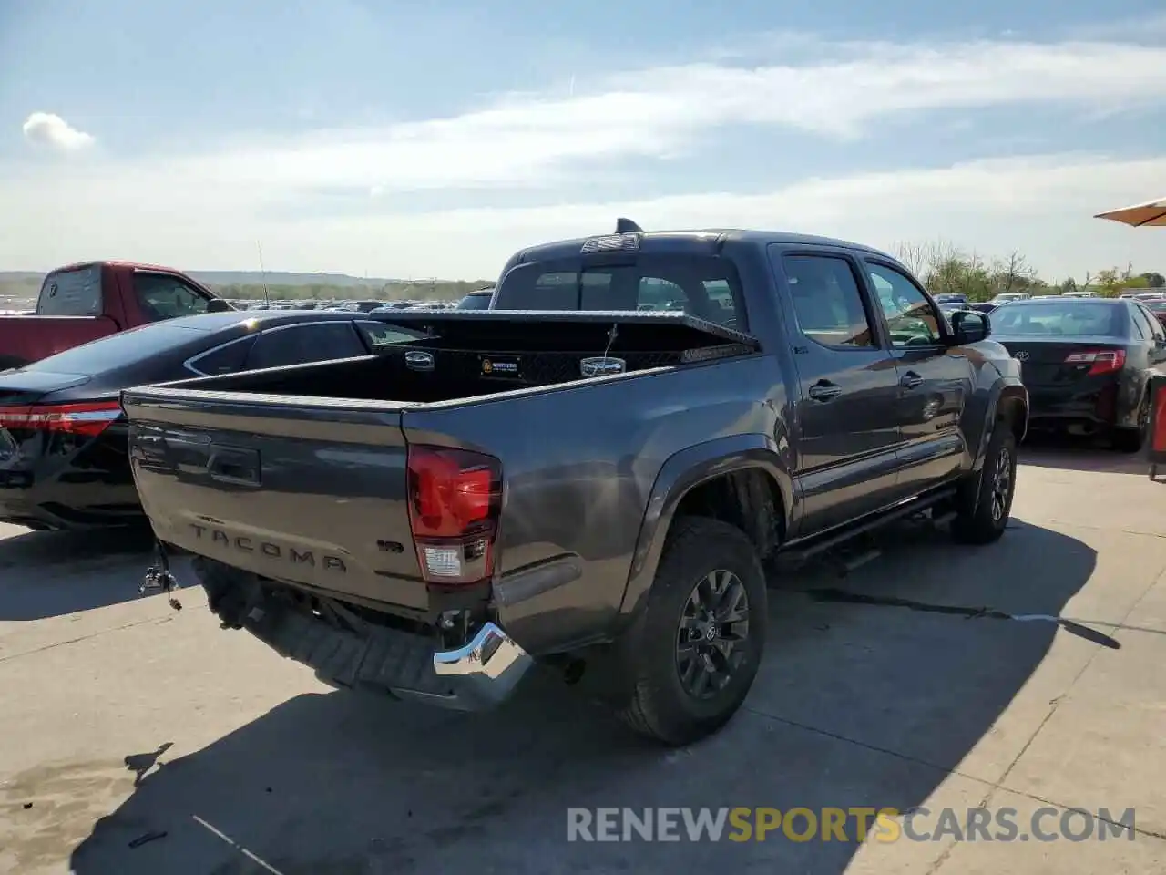 4 Photograph of a damaged car 5TFAZ5CN7MX097435 TOYOTA TACOMA 2021