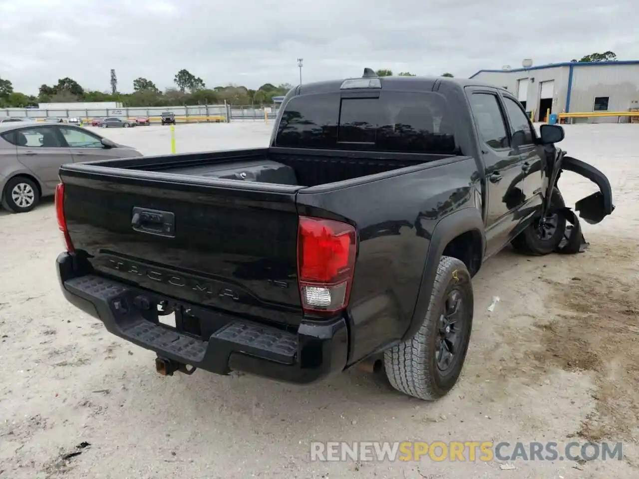 4 Photograph of a damaged car 5TFAZ5CN7MX099282 TOYOTA TACOMA 2021