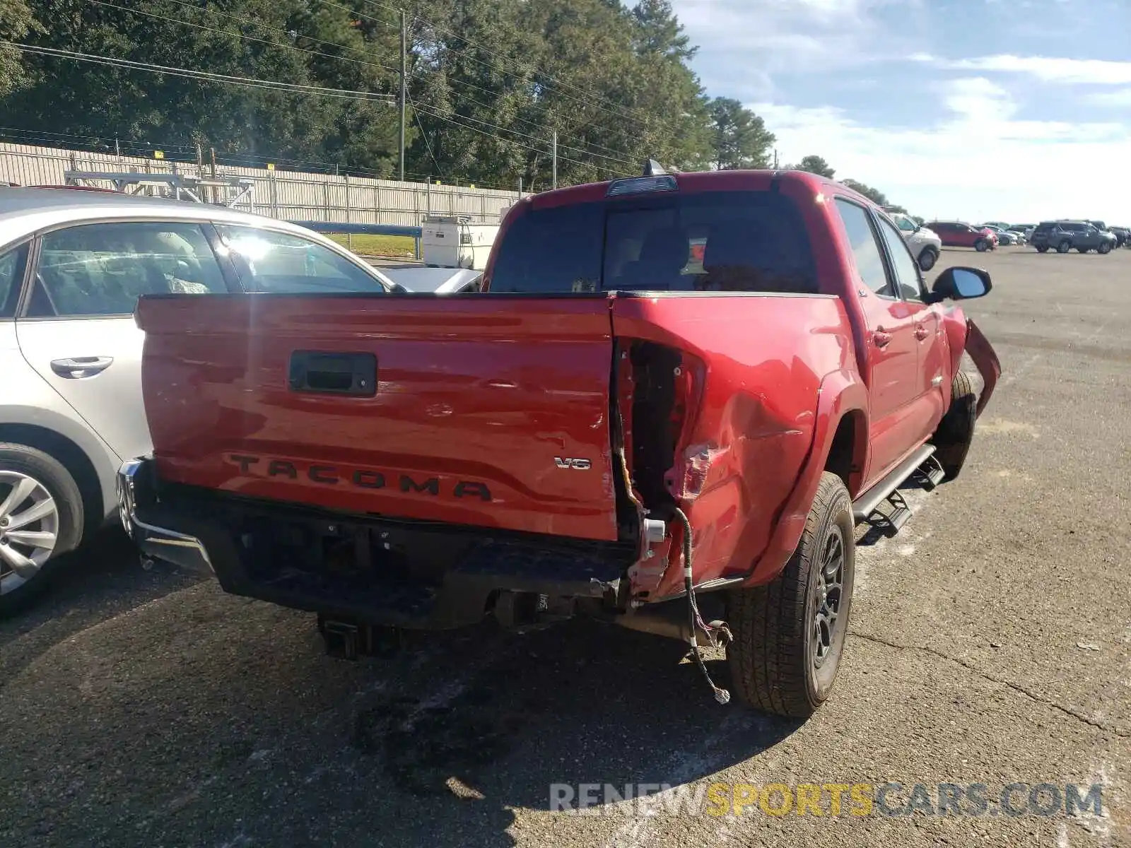 4 Photograph of a damaged car 5TFAZ5CN7MX099492 TOYOTA TACOMA 2021