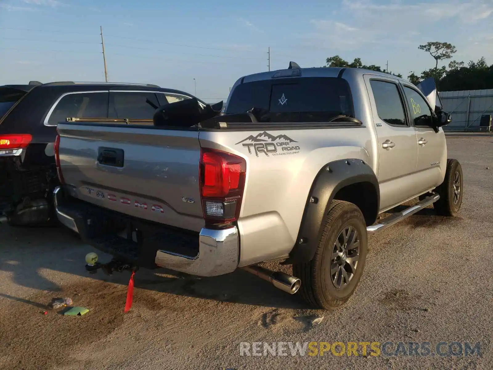 4 Photograph of a damaged car 5TFAZ5CN7MX100270 TOYOTA TACOMA 2021