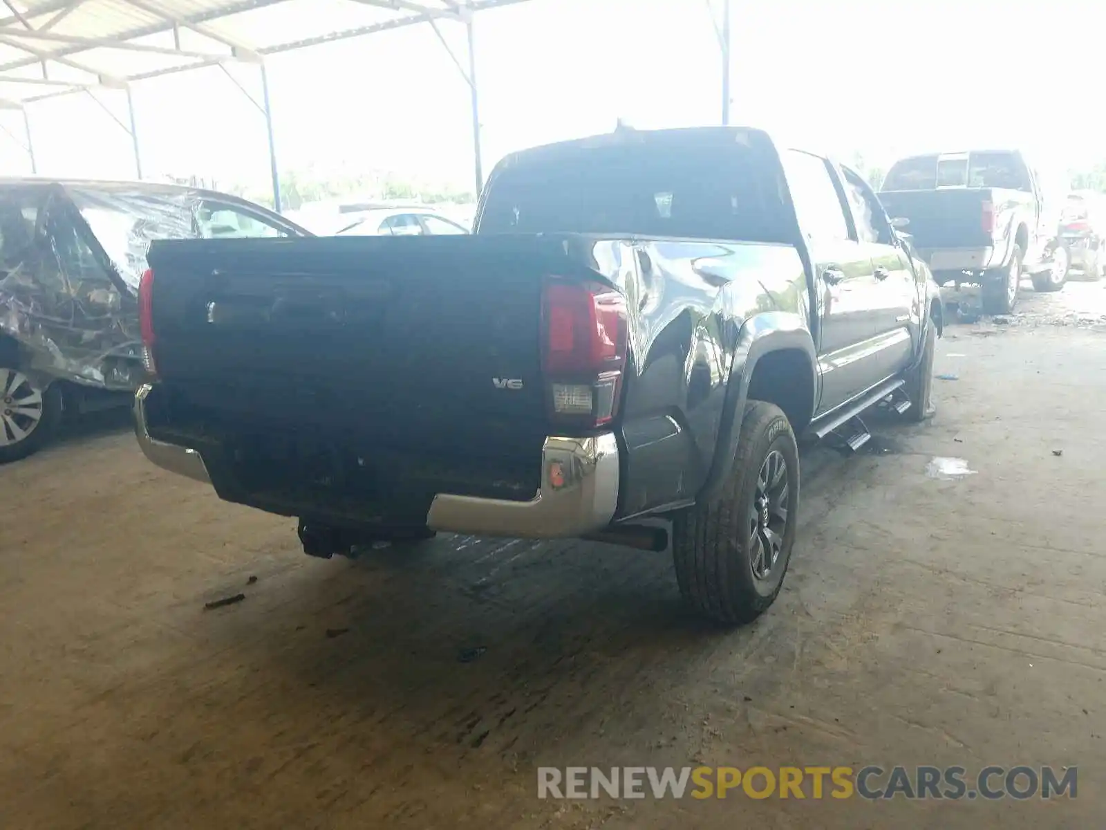 4 Photograph of a damaged car 5TFAZ5CN7MX102472 TOYOTA TACOMA 2021