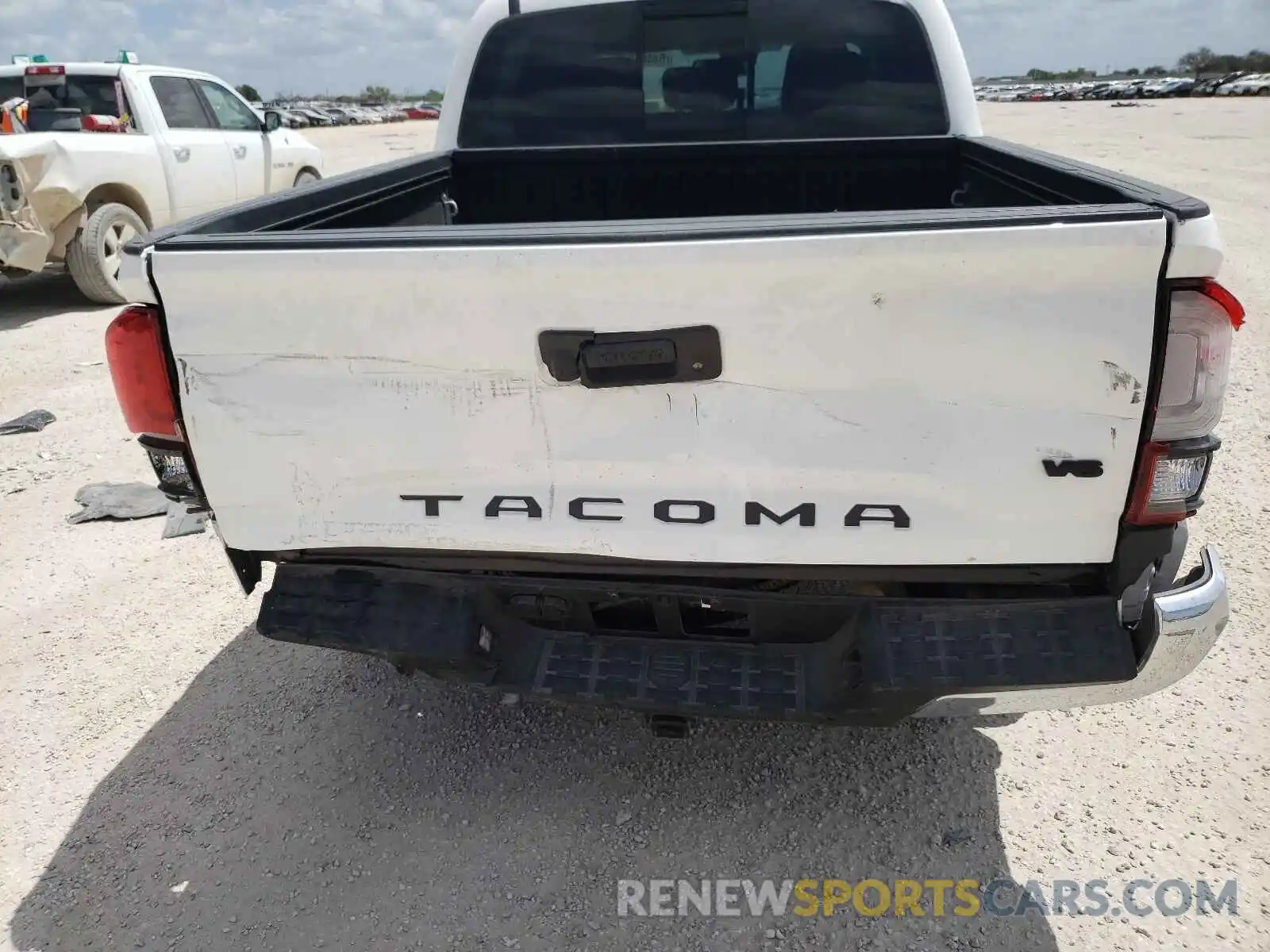 9 Photograph of a damaged car 5TFAZ5CN7MX104044 TOYOTA TACOMA 2021