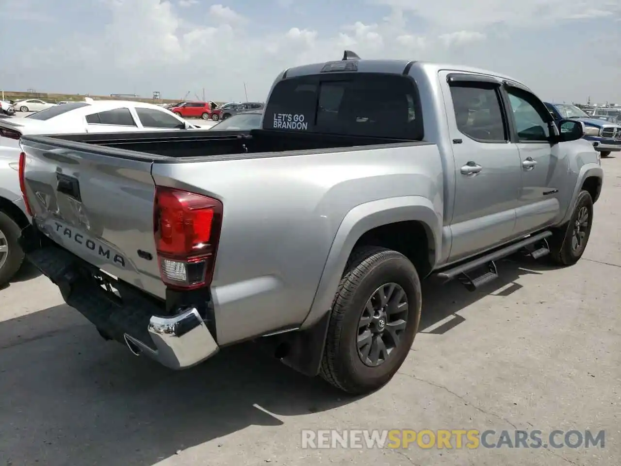 4 Photograph of a damaged car 5TFAZ5CN7MX105551 TOYOTA TACOMA 2021