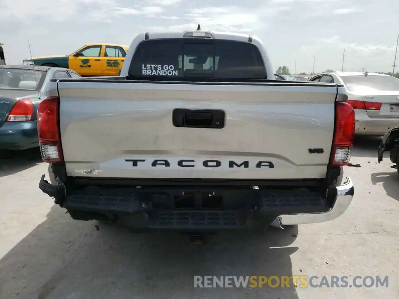 9 Photograph of a damaged car 5TFAZ5CN7MX105551 TOYOTA TACOMA 2021