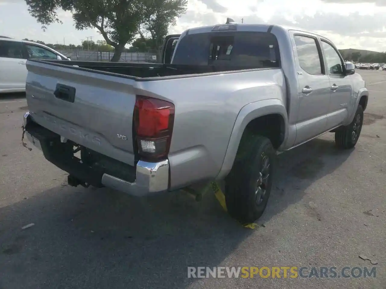 4 Photograph of a damaged car 5TFAZ5CN7MX109180 TOYOTA TACOMA 2021