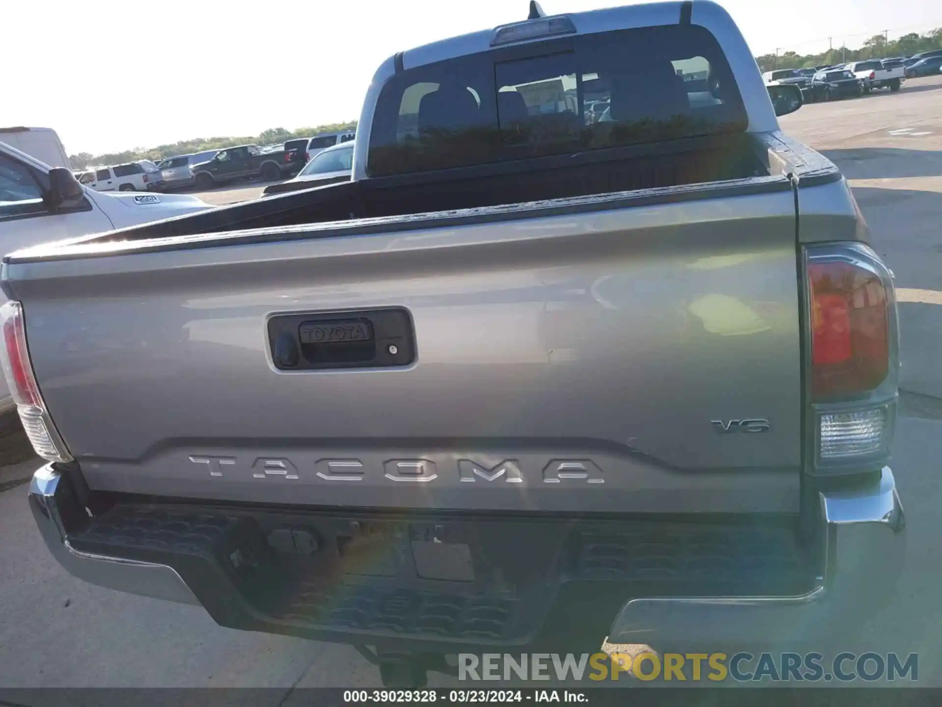 16 Photograph of a damaged car 5TFAZ5CN7MX109924 TOYOTA TACOMA 2021