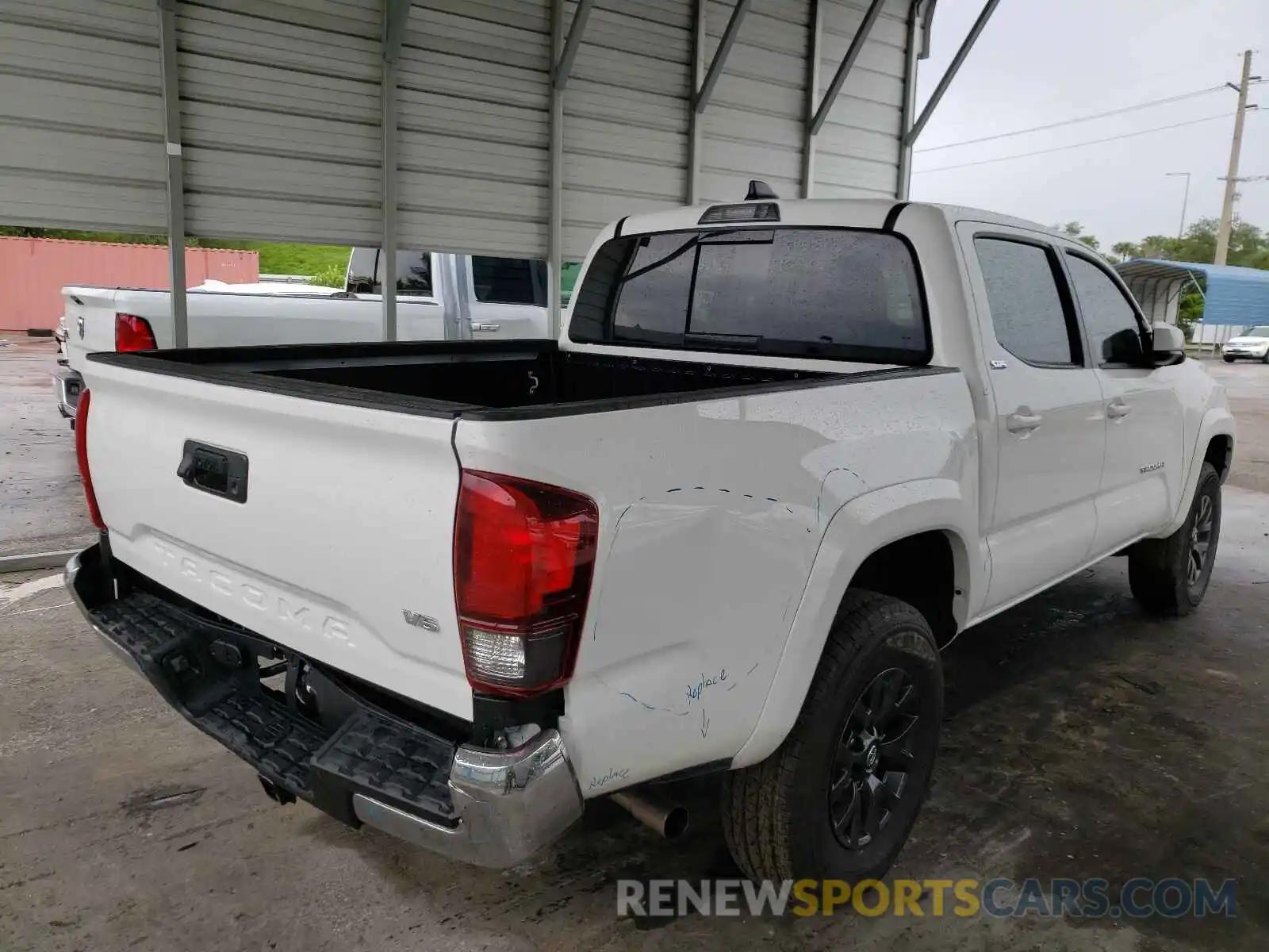 4 Photograph of a damaged car 5TFAZ5CN7MX110331 TOYOTA TACOMA 2021