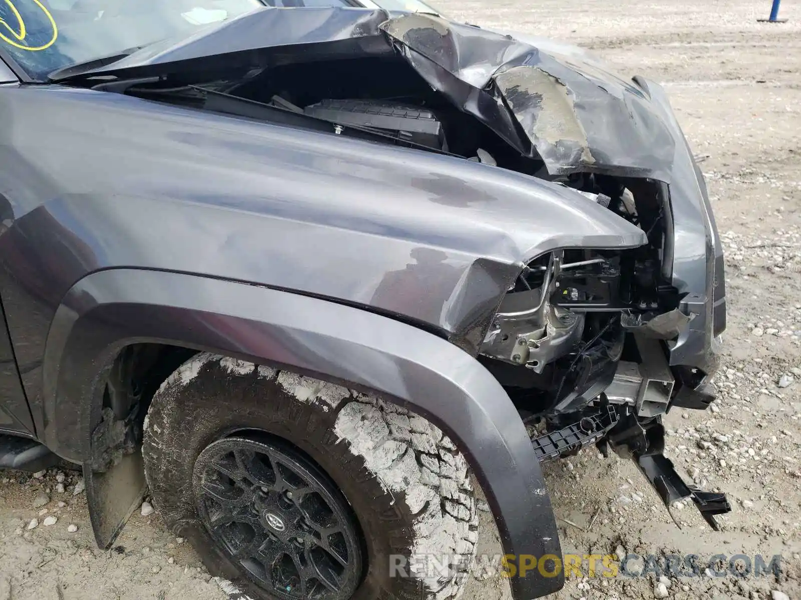 9 Photograph of a damaged car 5TFAZ5CN7MX113505 TOYOTA TACOMA 2021