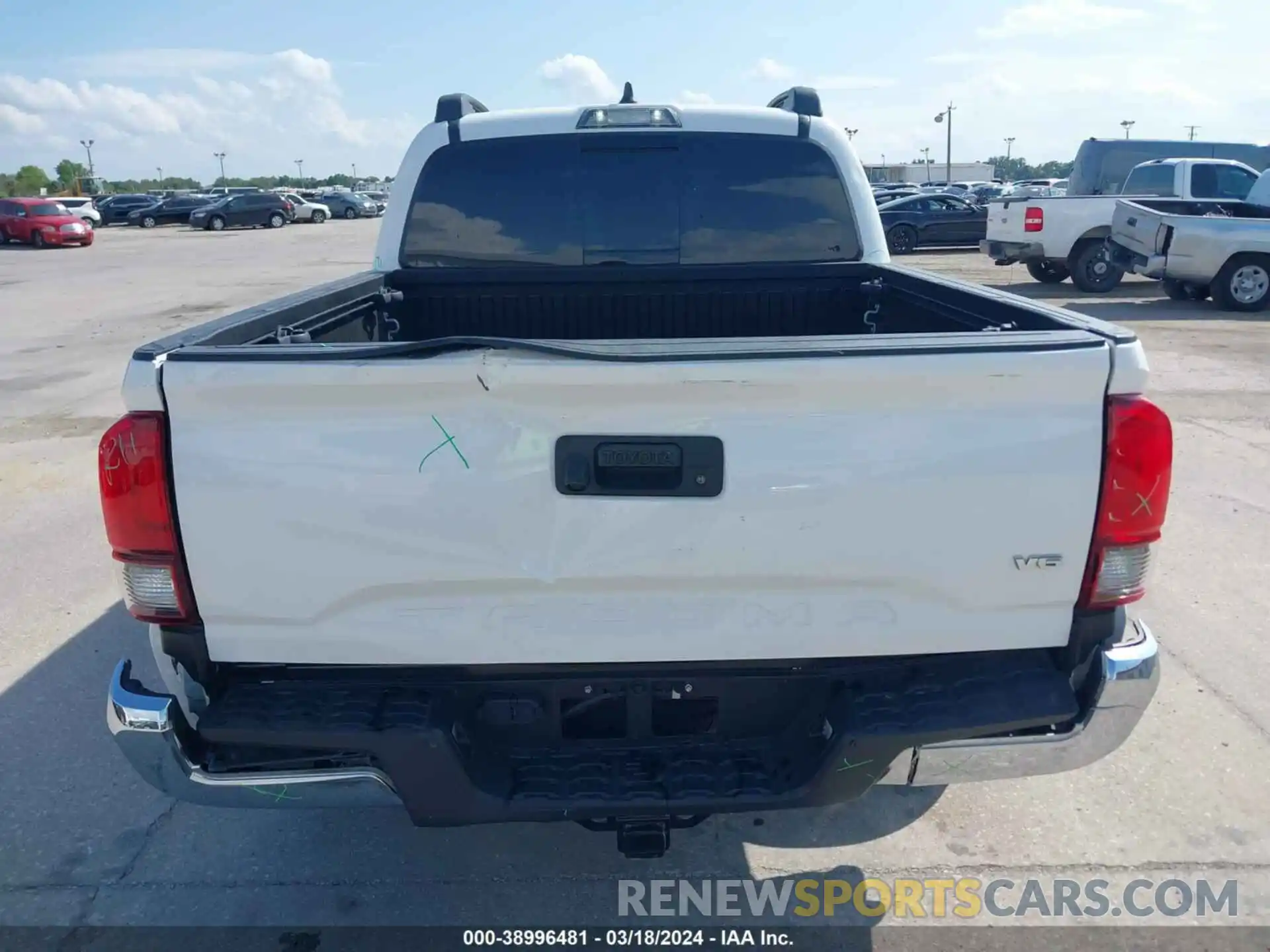 16 Photograph of a damaged car 5TFAZ5CN8MX096813 TOYOTA TACOMA 2021