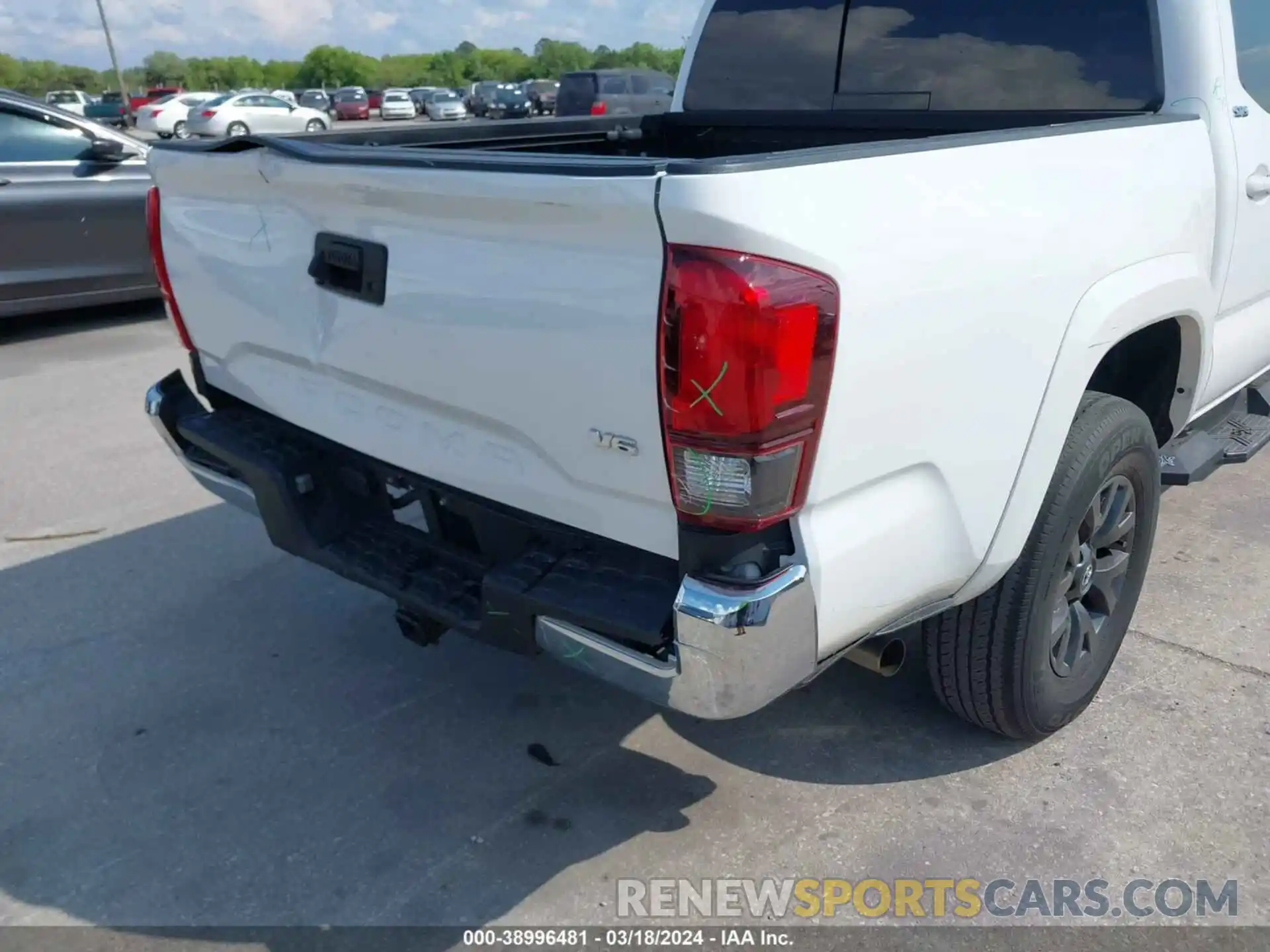 18 Photograph of a damaged car 5TFAZ5CN8MX096813 TOYOTA TACOMA 2021