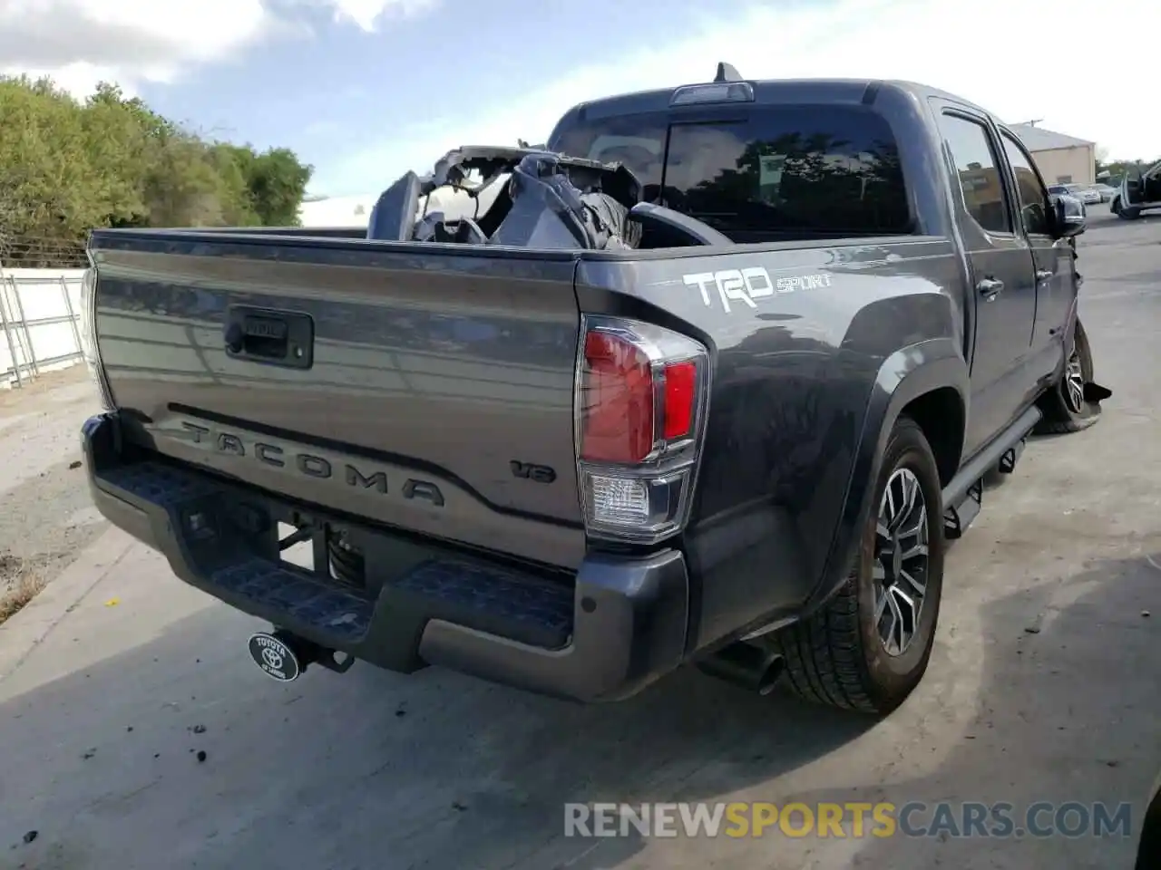 4 Photograph of a damaged car 5TFAZ5CN8MX101766 TOYOTA TACOMA 2021