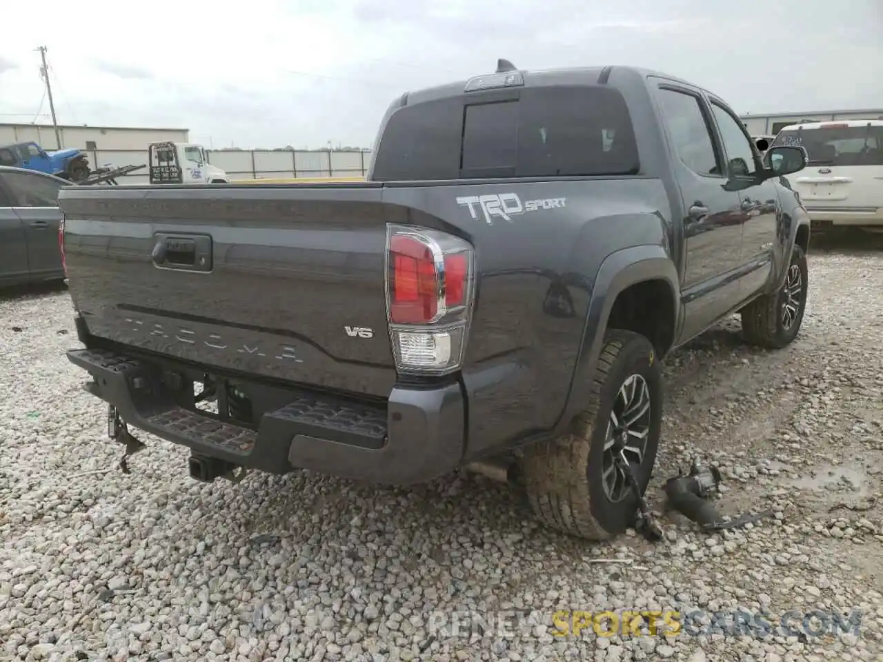 4 Photograph of a damaged car 5TFAZ5CN8MX101931 TOYOTA TACOMA 2021