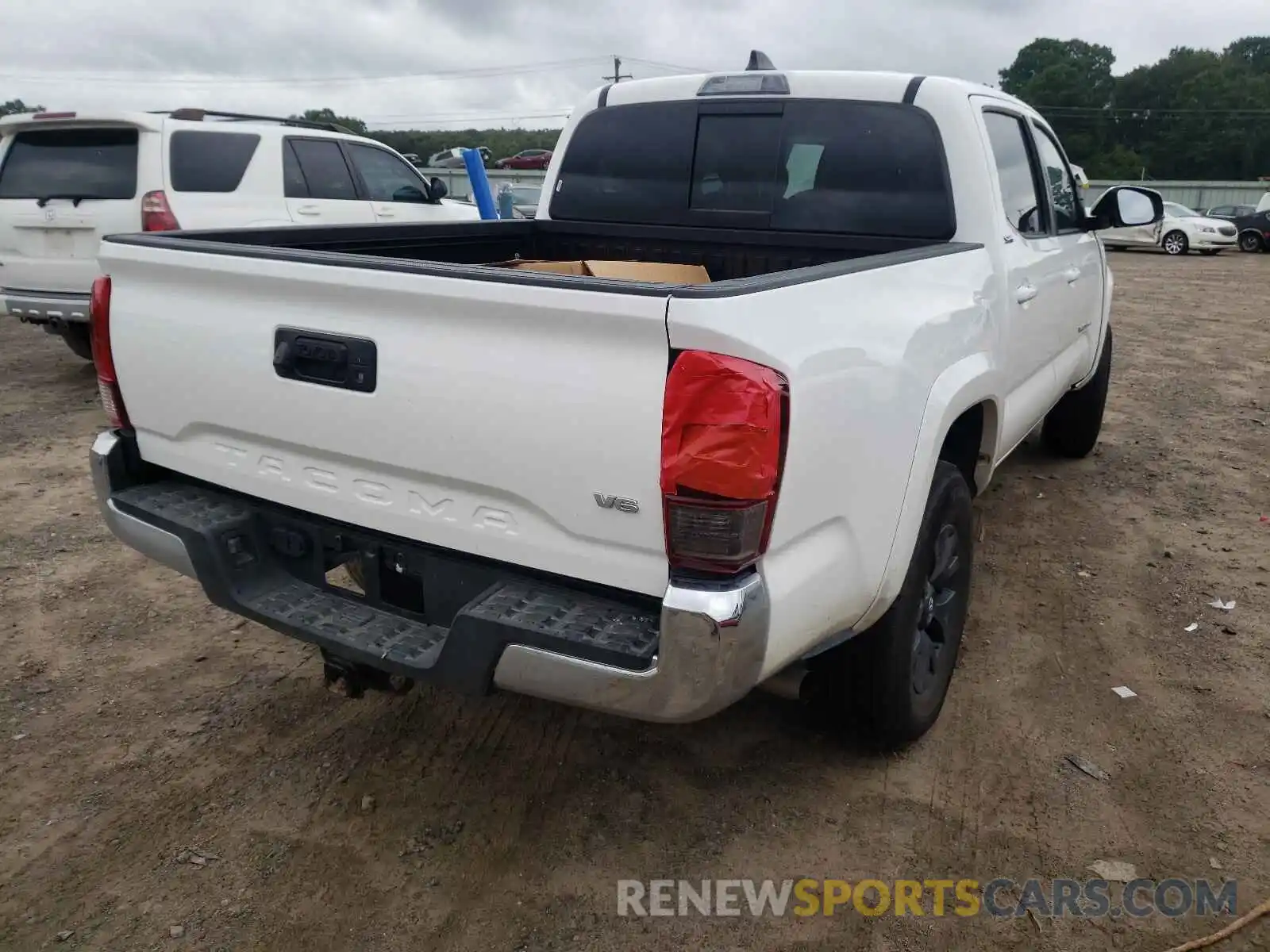 4 Photograph of a damaged car 5TFAZ5CN8MX106031 TOYOTA TACOMA 2021