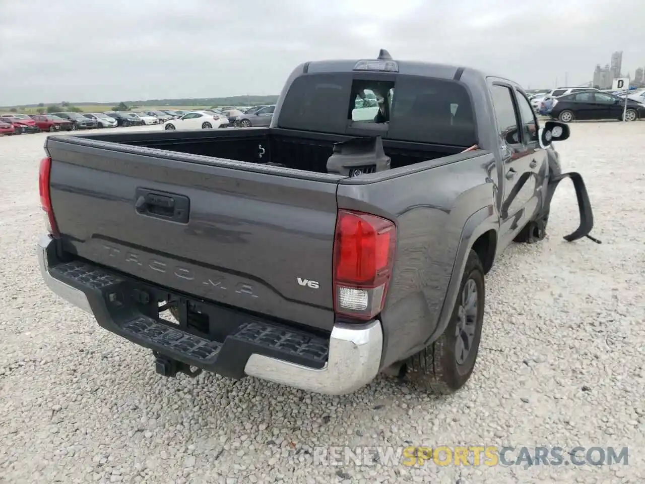 4 Photograph of a damaged car 5TFAZ5CN8MX115862 TOYOTA TACOMA 2021