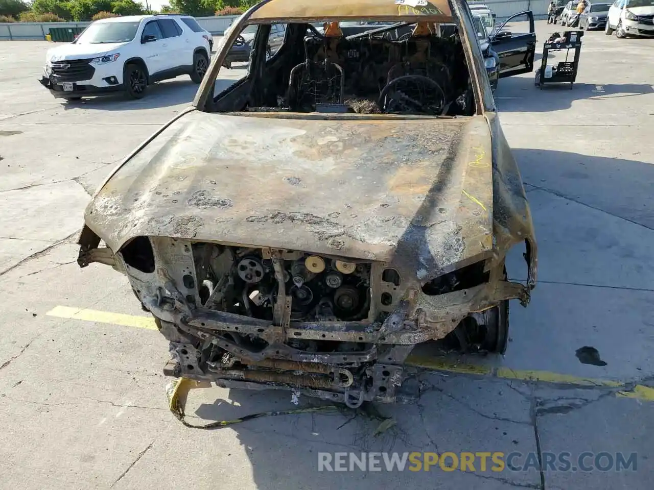 9 Photograph of a damaged car 5TFAZ5CN8MX116901 TOYOTA TACOMA 2021