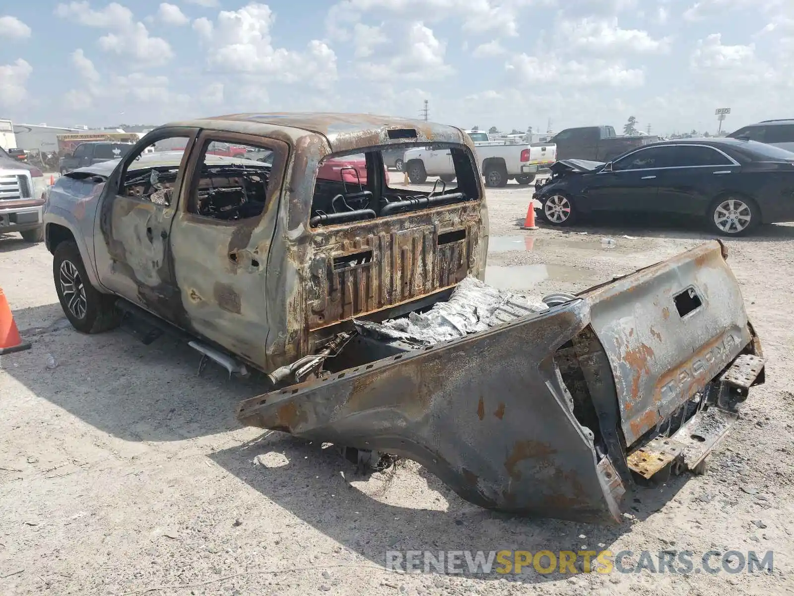 3 Photograph of a damaged car 5TFAZ5CN9MX099199 TOYOTA TACOMA 2021