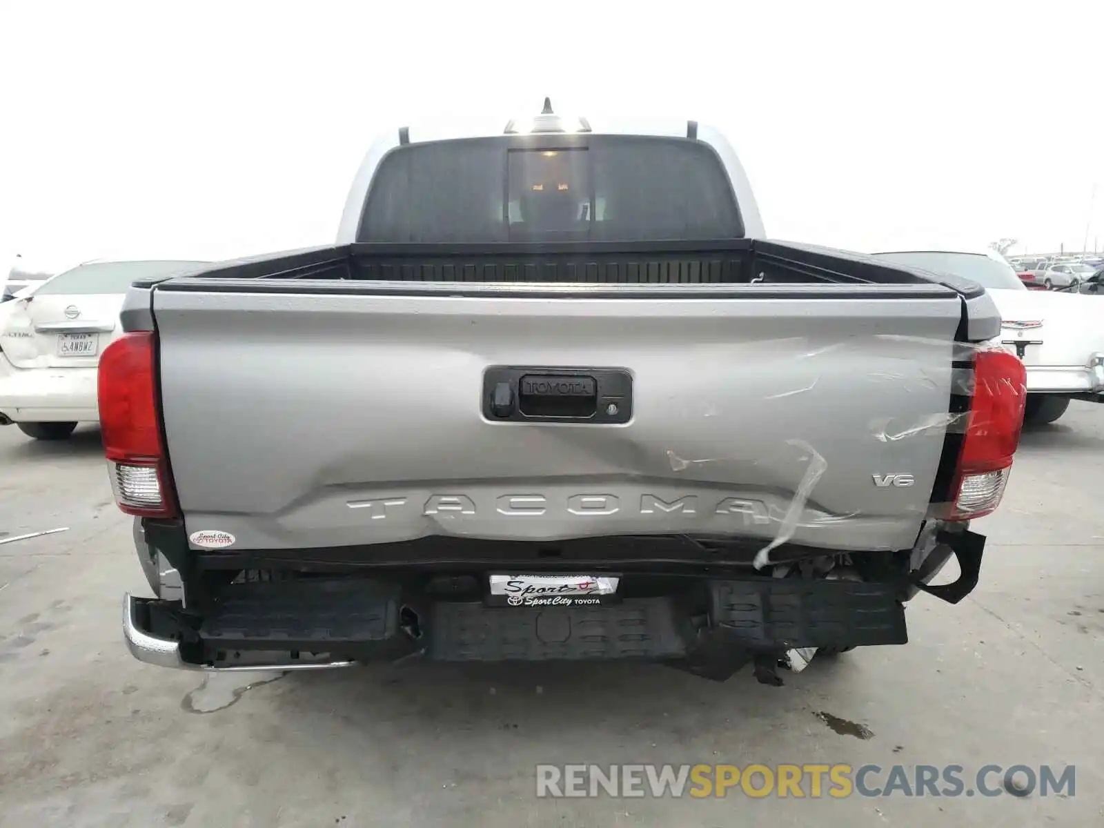 9 Photograph of a damaged car 5TFAZ5CN9MX099588 TOYOTA TACOMA 2021