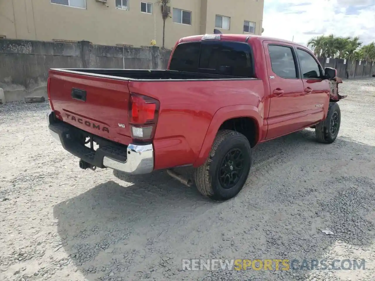 4 Photograph of a damaged car 5TFAZ5CN9MX105146 TOYOTA TACOMA 2021