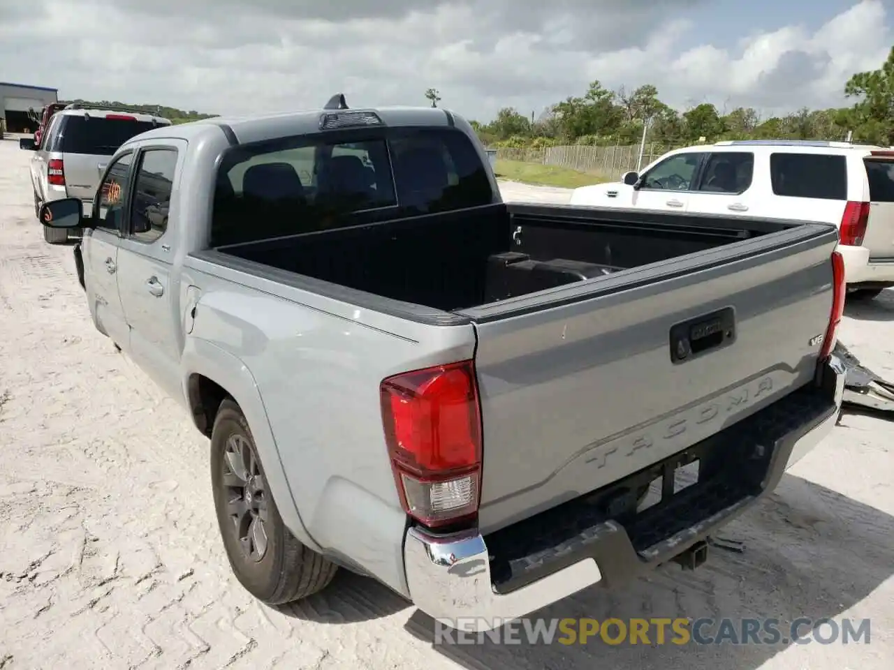 3 Photograph of a damaged car 5TFAZ5CNXMX095257 TOYOTA TACOMA 2021