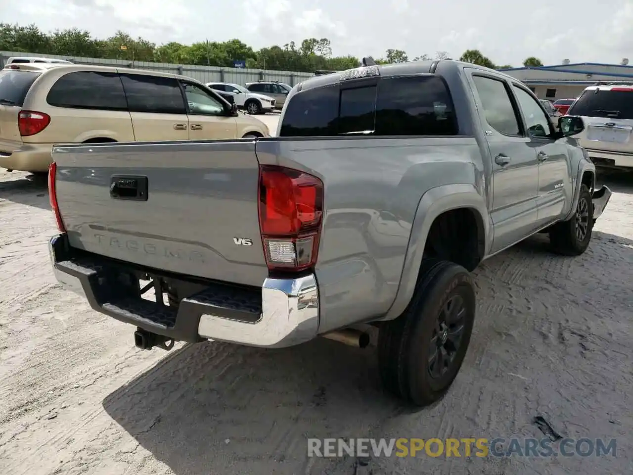 4 Photograph of a damaged car 5TFAZ5CNXMX095257 TOYOTA TACOMA 2021