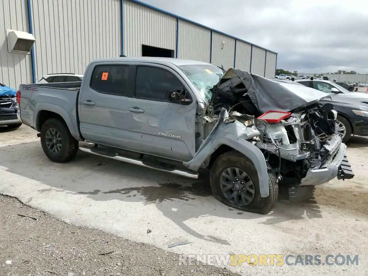 4 Photograph of a damaged car 5TFAZ5CNXMX095808 TOYOTA TACOMA 2021