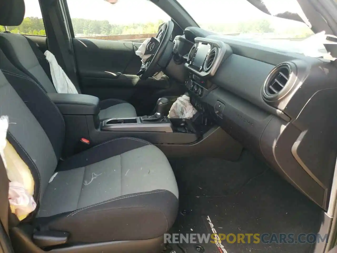 5 Photograph of a damaged car 5TFAZ5CNXMX106032 TOYOTA TACOMA 2021