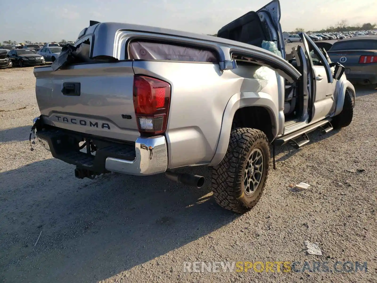 4 Фотография поврежденного автомобиля 5TFAZ5CNXMX117760 TOYOTA TACOMA 2021