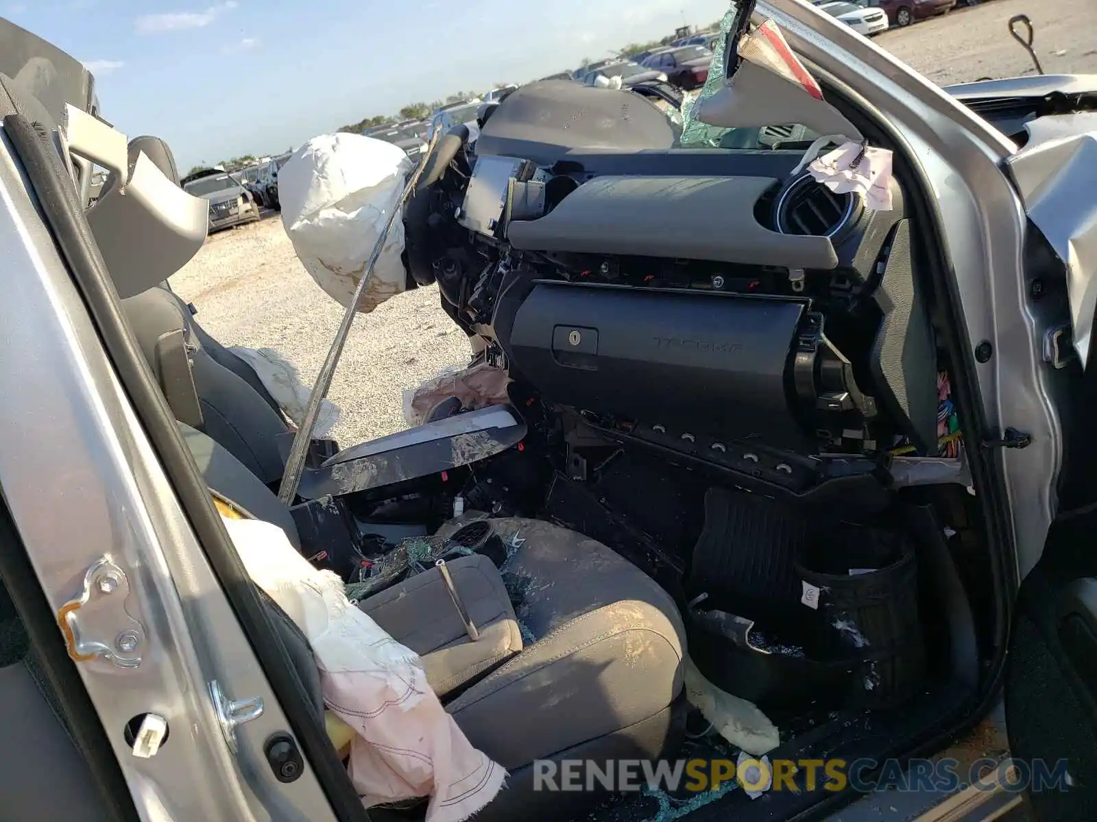 5 Photograph of a damaged car 5TFAZ5CNXMX117760 TOYOTA TACOMA 2021