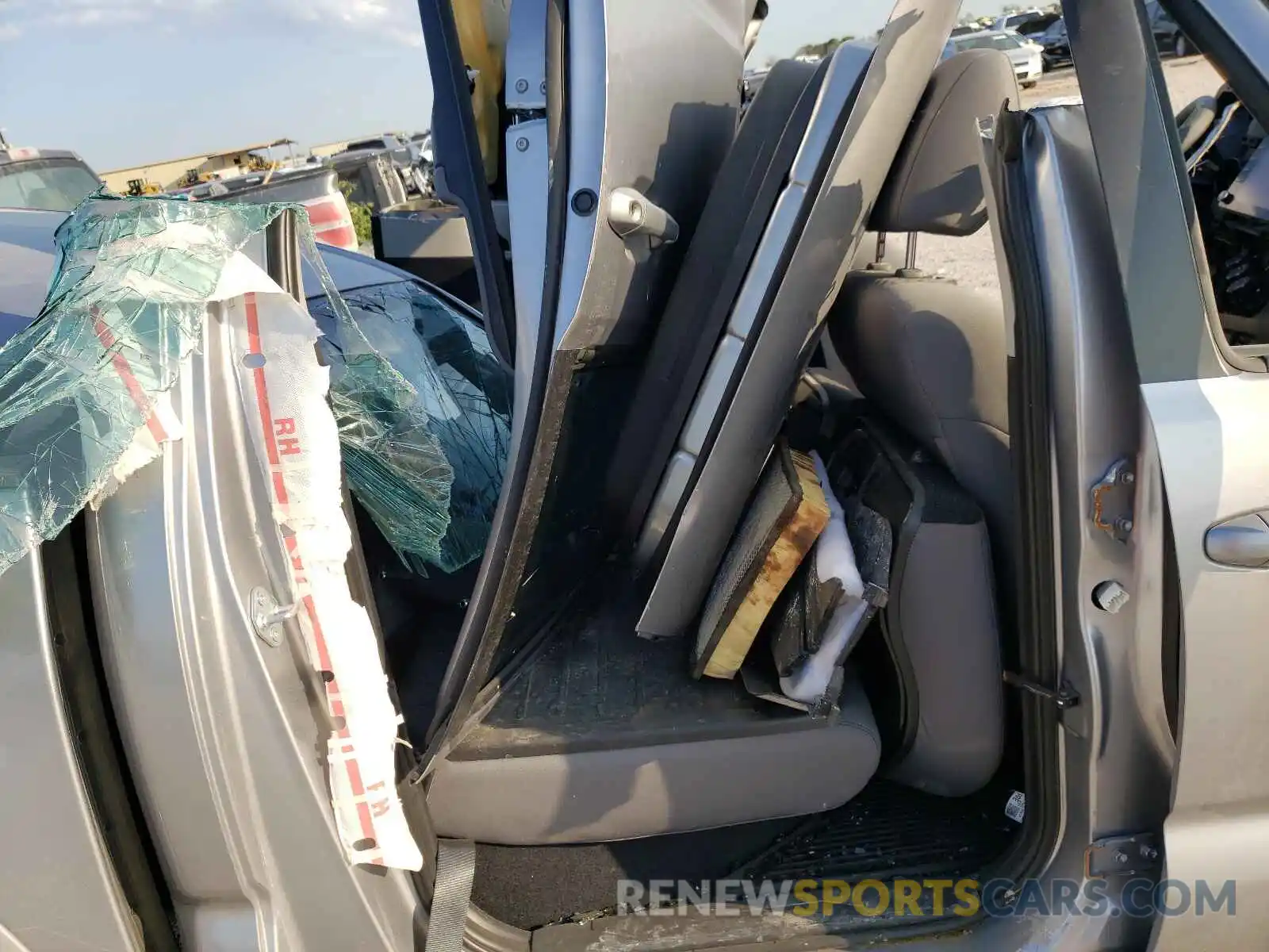 6 Photograph of a damaged car 5TFAZ5CNXMX117760 TOYOTA TACOMA 2021