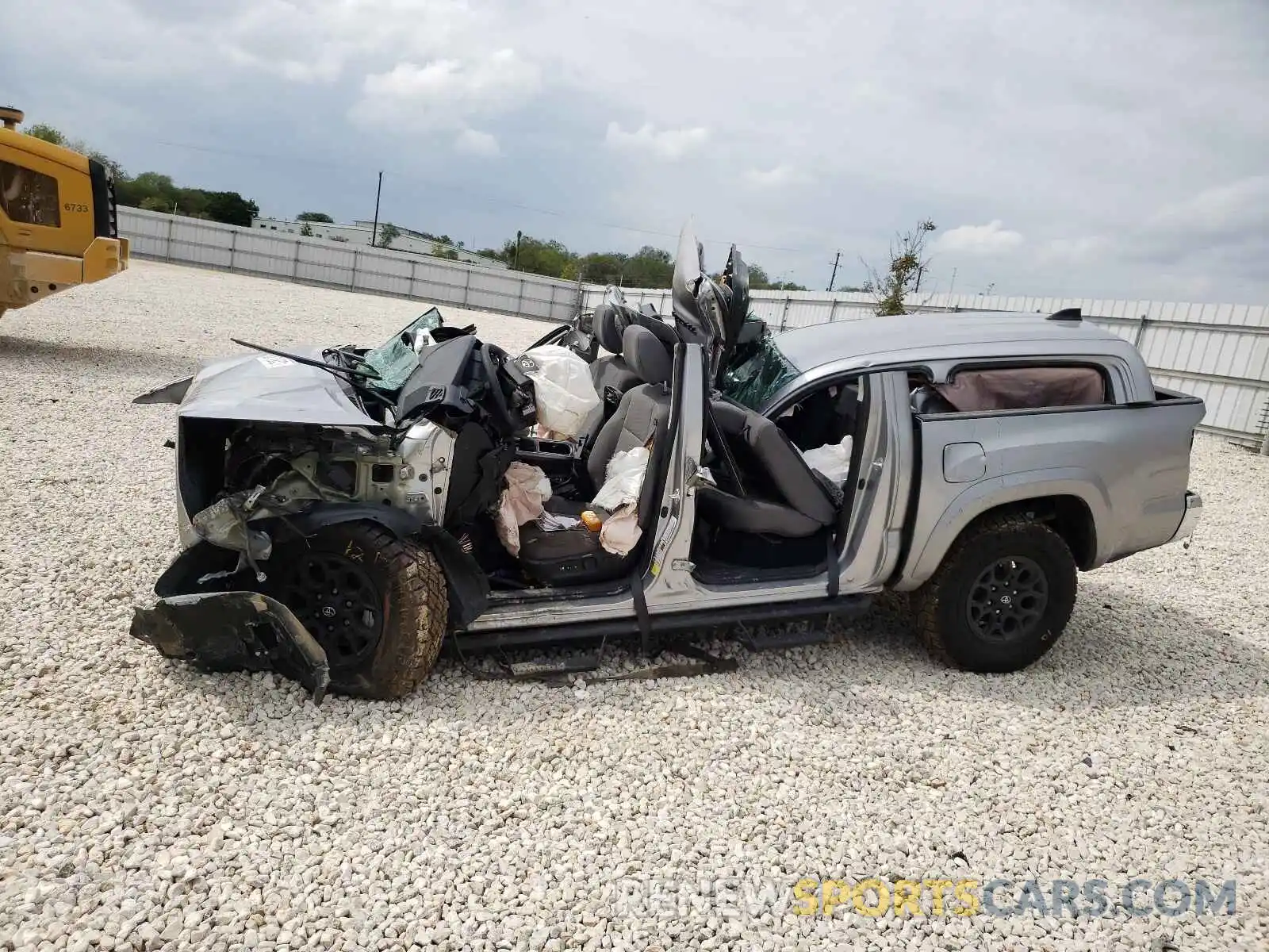 9 Photograph of a damaged car 5TFAZ5CNXMX117760 TOYOTA TACOMA 2021