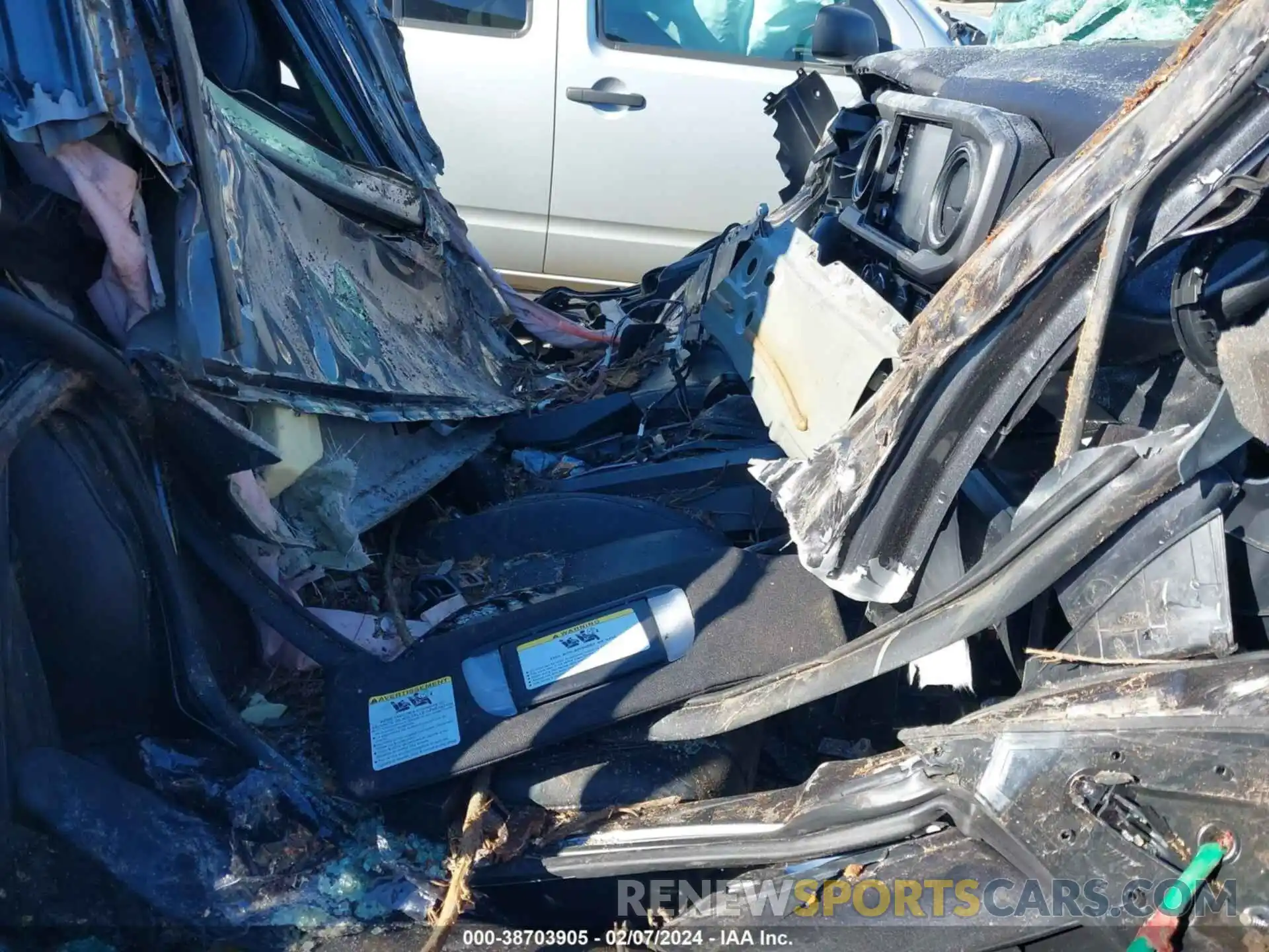 5 Photograph of a damaged car 5TFCZ5AN0MX244383 TOYOTA TACOMA 2021