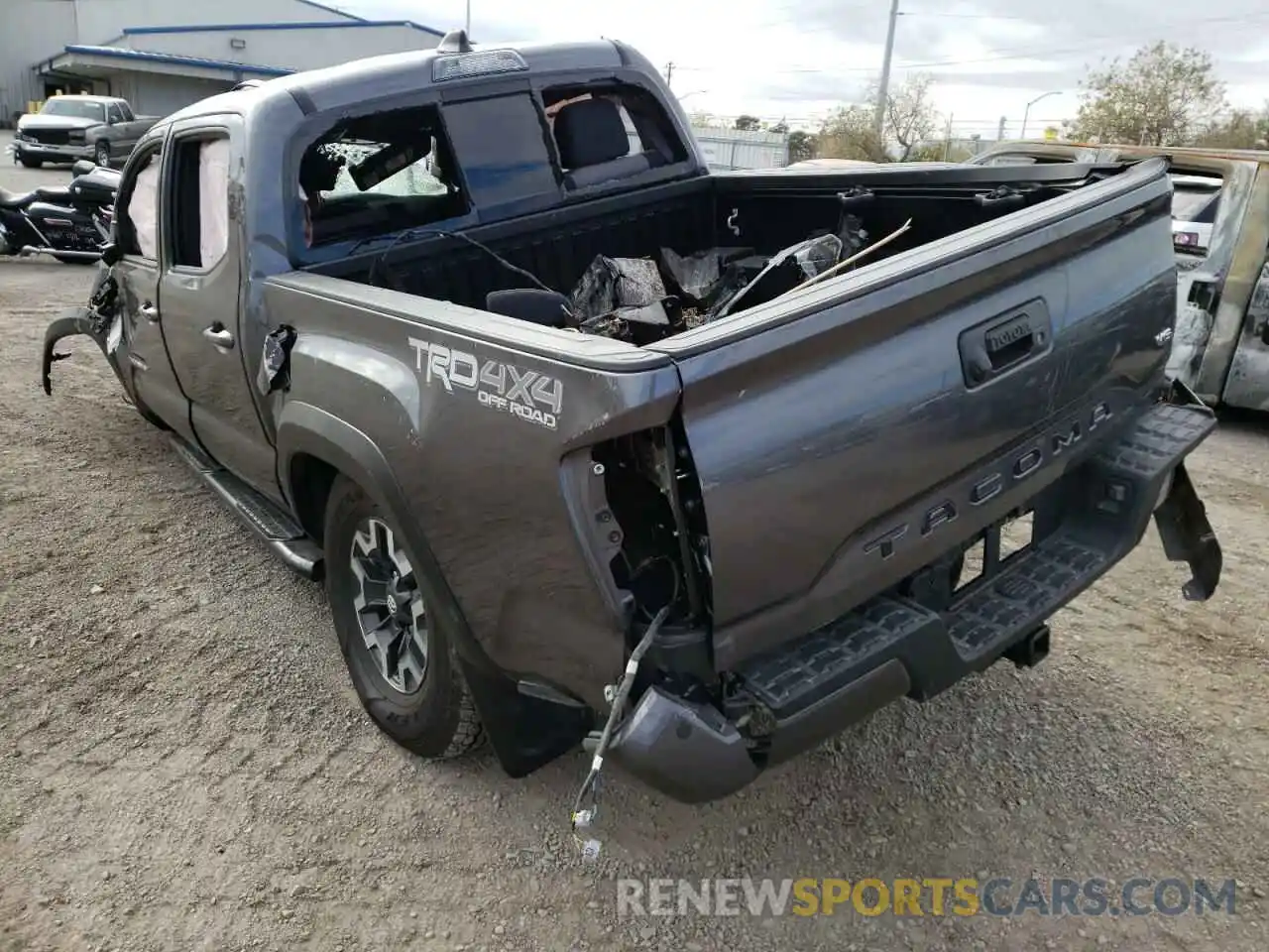 3 Photograph of a damaged car 5TFCZ5AN0MX245176 TOYOTA TACOMA 2021