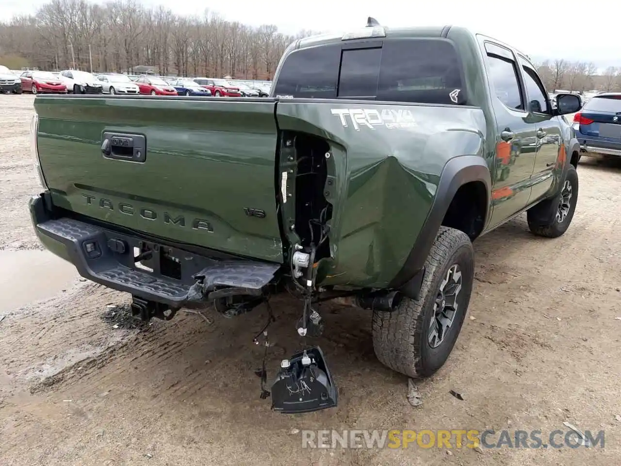 4 Photograph of a damaged car 5TFCZ5AN0MX246537 TOYOTA TACOMA 2021