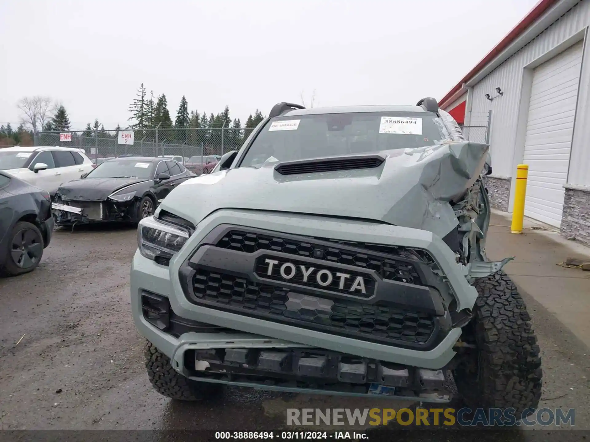 13 Photograph of a damaged car 5TFCZ5AN0MX251401 TOYOTA TACOMA 2021