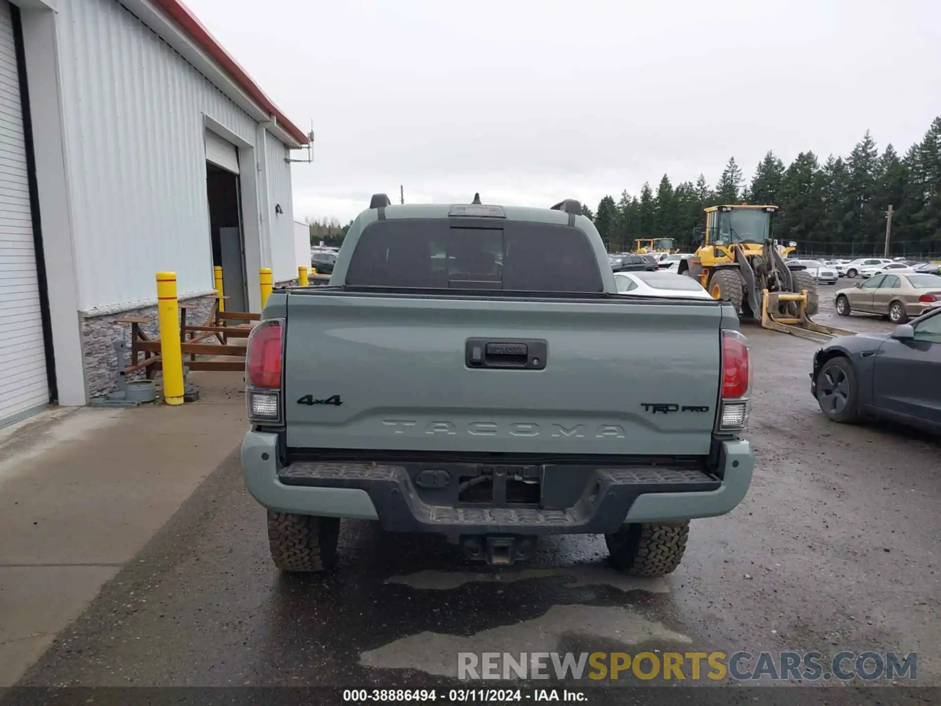 17 Photograph of a damaged car 5TFCZ5AN0MX251401 TOYOTA TACOMA 2021