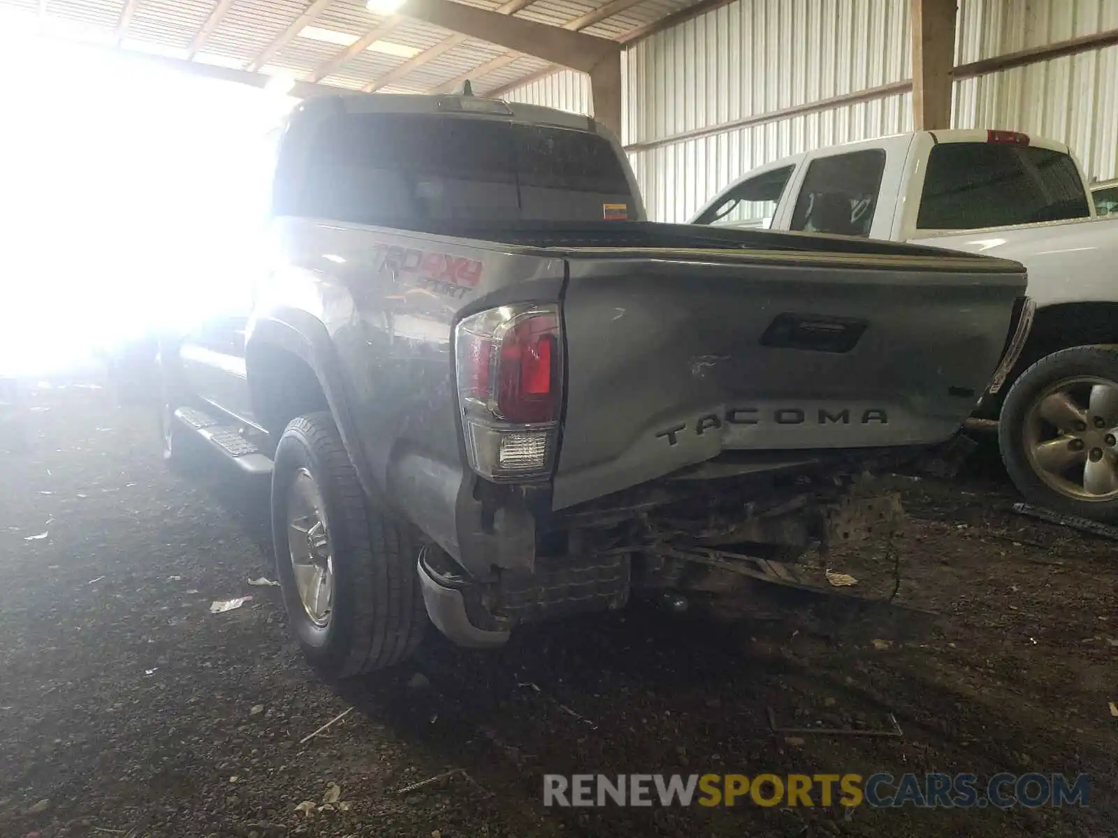 3 Photograph of a damaged car 5TFCZ5AN0MX252337 TOYOTA TACOMA 2021