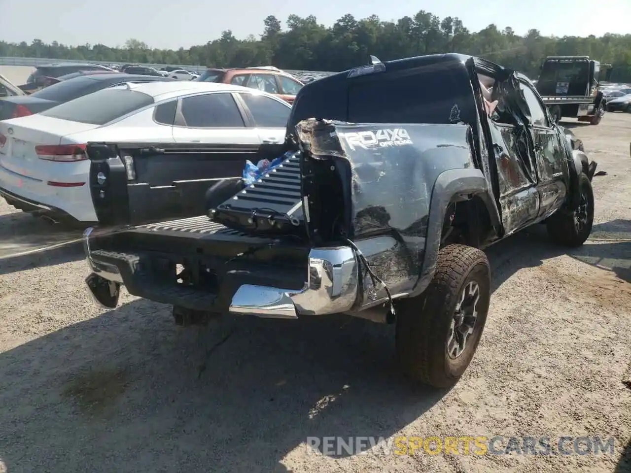 4 Photograph of a damaged car 5TFCZ5AN0MX255531 TOYOTA TACOMA 2021