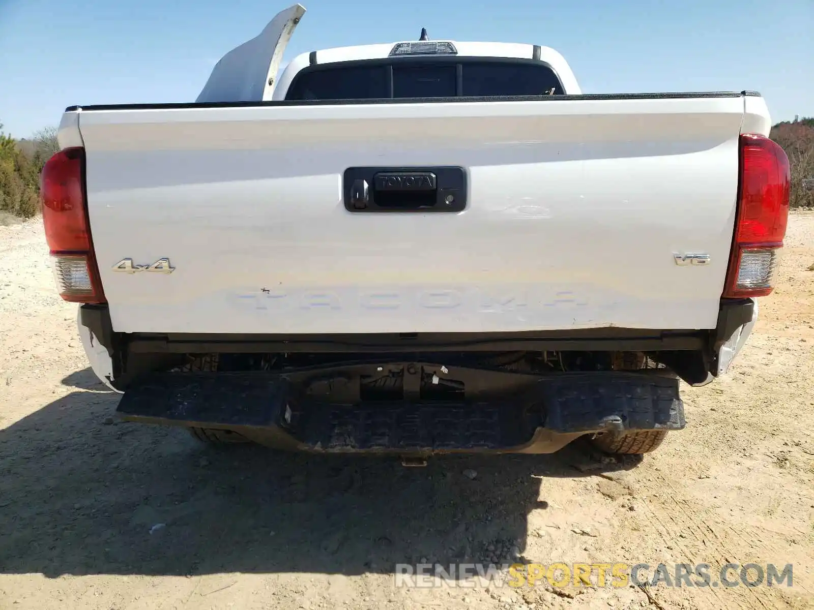 9 Photograph of a damaged car 5TFCZ5AN0MX257411 TOYOTA TACOMA 2021