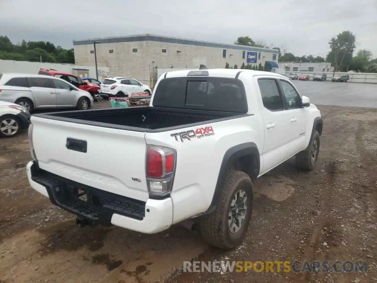 4 Photograph of a damaged car 5TFCZ5AN0MX265623 TOYOTA TACOMA 2021