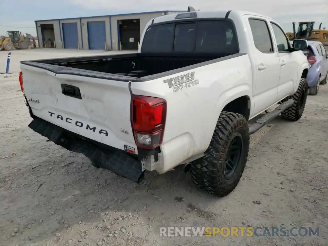 4 Photograph of a damaged car 5TFCZ5AN0MX267985 TOYOTA TACOMA 2021