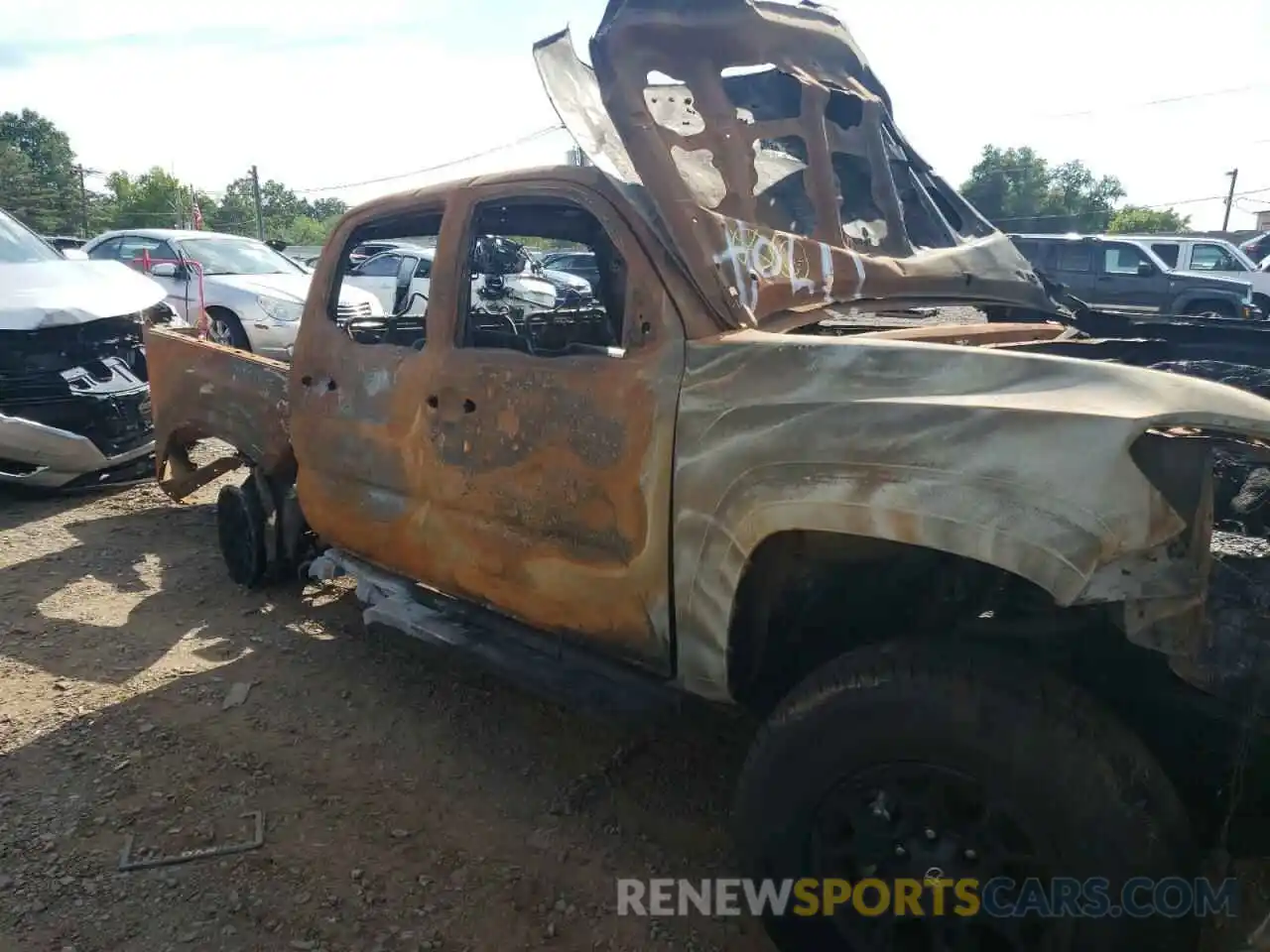 10 Photograph of a damaged car 5TFCZ5AN0MX270269 TOYOTA TACOMA 2021